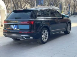 
										Audi Q7 full									
