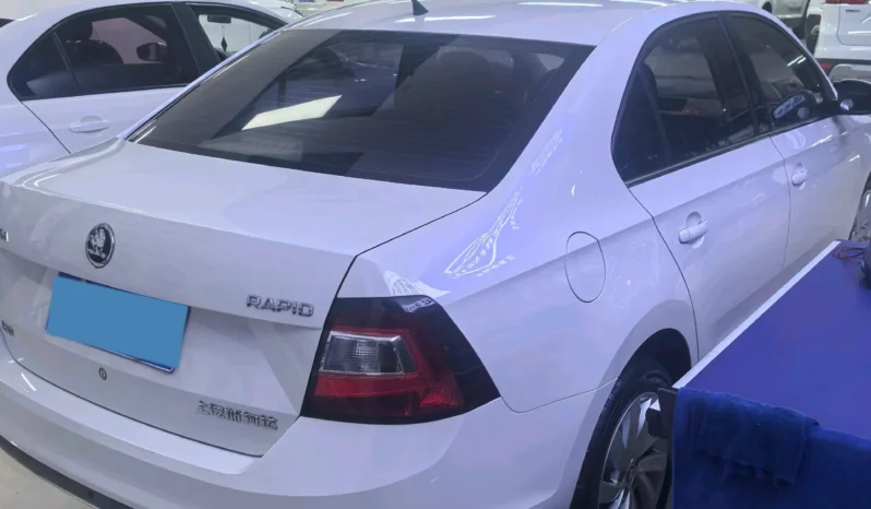 
								Skoda Rapid full									