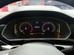 
										Volkswagen Passat full									