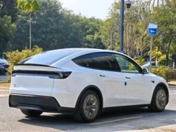 
										Tesla Model Y full									