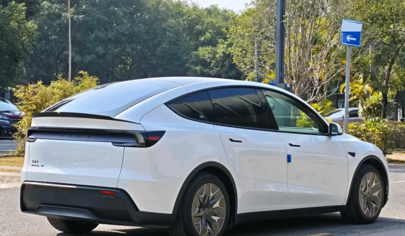 
								Tesla Model Y full									