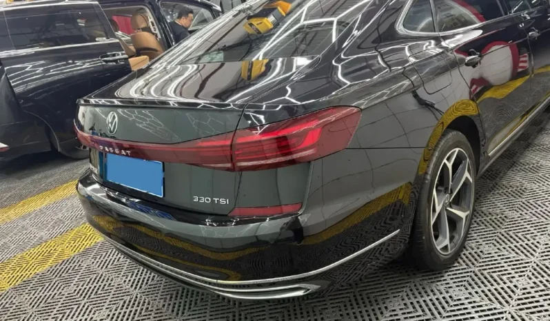 
								Volkswagen Passat full									