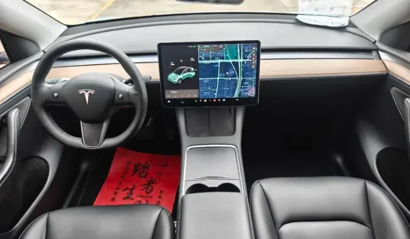 
								Tesla Model Y full									