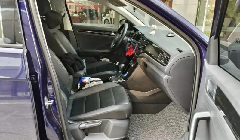 
								Volkswagen T-Roc full									