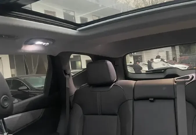 
								Chevrolet Blazer full									