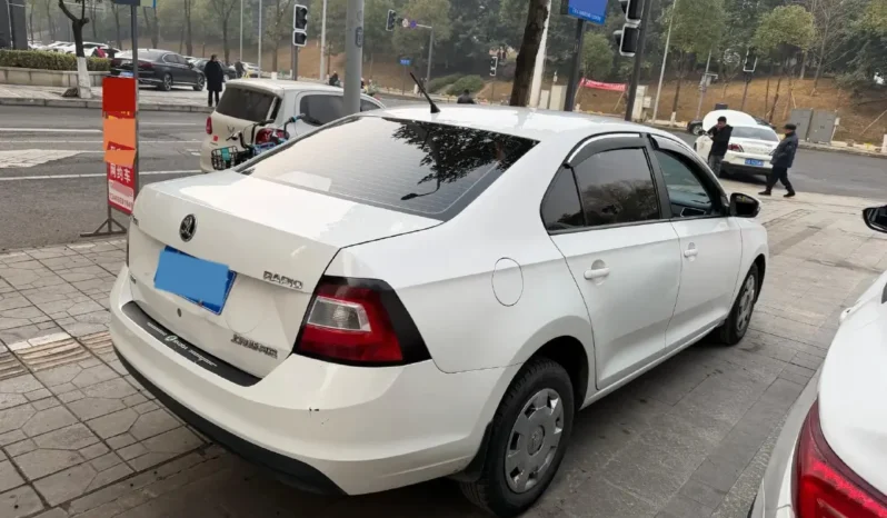 
								Skoda Rapid full									