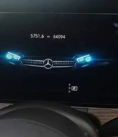 
								Mercedes-Benz E Class full									